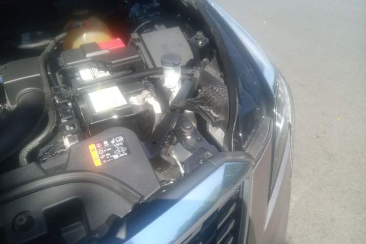 Used Cadillac XT5 2020 28T Luxury Version Engine Bay Left