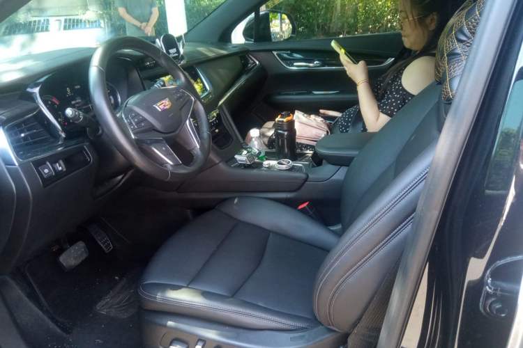 Used Cadillac XT5 2020 28T Luxury Version Left Front Seat
