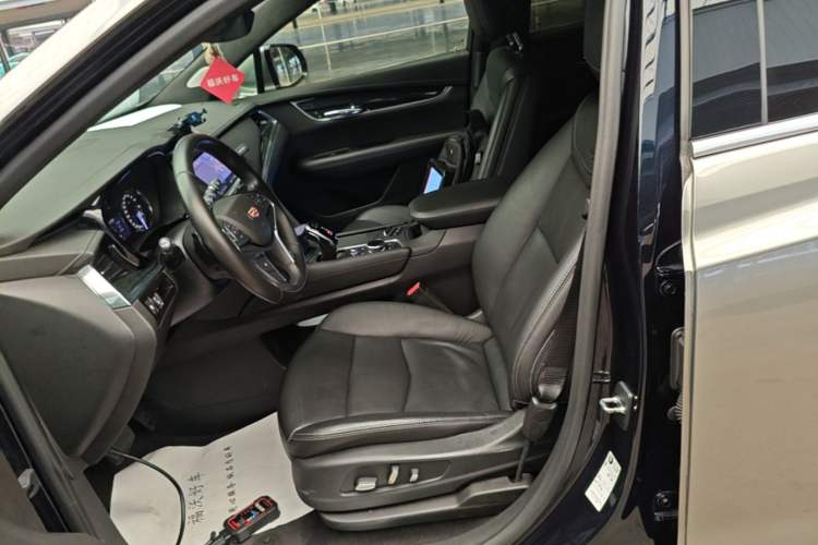 Used Cadillac XT5 2020 28T Luxury Version Left Front Seat