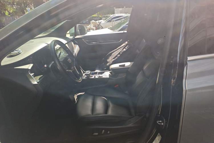 Used Cadillac XT5 2020 Revised Version 28T Luxury Edition Left Front Seat
