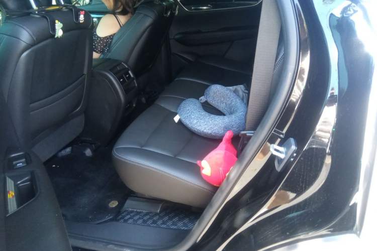 Used Cadillac XT5 2020 28T Luxury Version Left Rear Seat