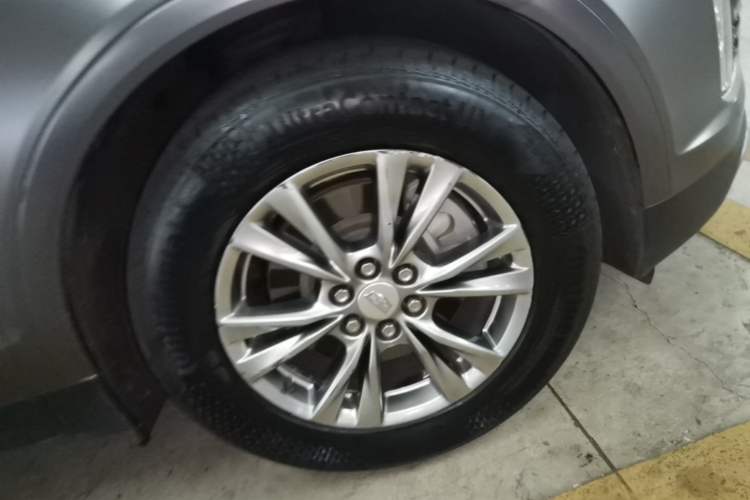 Used Cadillac XT5 2020 Revised Version 28T Luxury Edition Right Front Wheel Hub