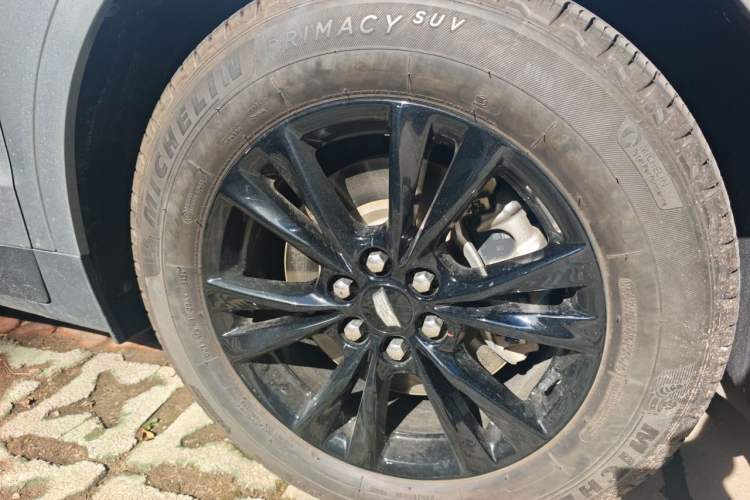 Used Cadillac XT5 2020 Revised Version 28T Luxury Edition Right Front Wheel Hub