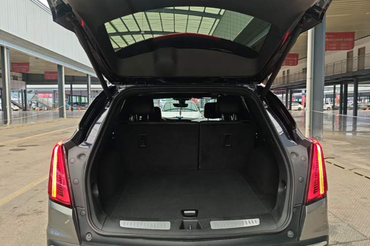 Used Cadillac XT5 2020 28T Luxury Version Trunk