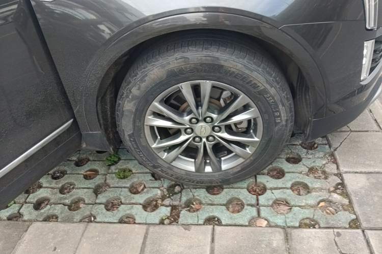 Used Cadillac XT5 2020 28T Four-Wheel Drive Luxury Version Right Front Wheel Hub
