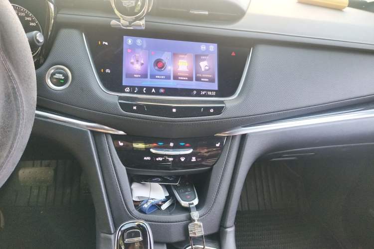 Used Cadillac XT5 2020 28T Luxury Version Audio And AC Panel
