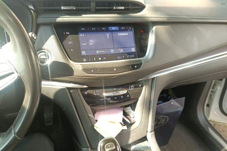 Used Cadillac XT5 2020 28T Four-Wheel Drive Tech Version Audio And AC Panel