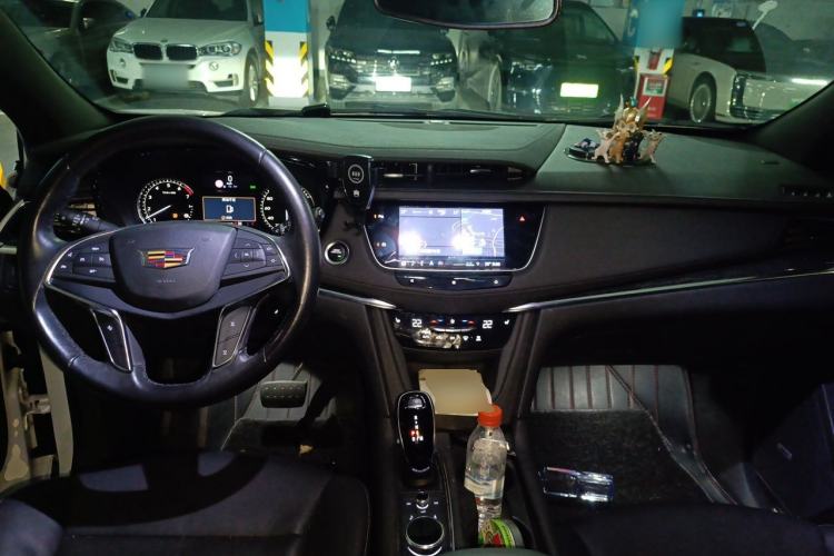 Used Cadillac XT5 2020 Revised Version 28T Four-Wheel Drive Luxury Edition Center Console