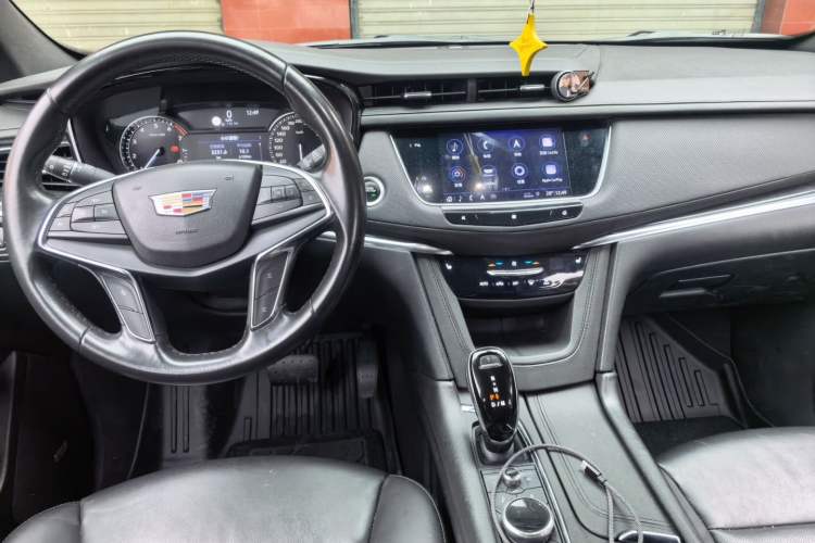 Used Cadillac XT5 2020 28T Luxury Version Center Console