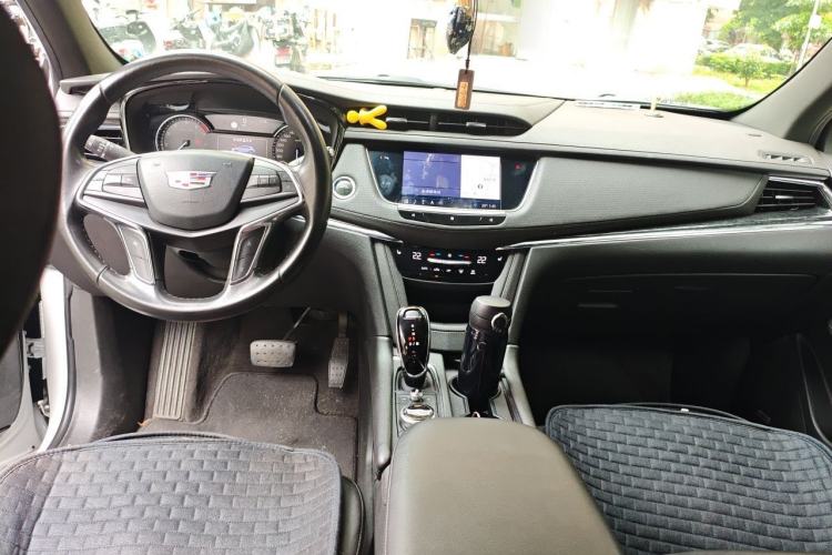 Used Cadillac XT5 2020 28T Luxury Version Center Console