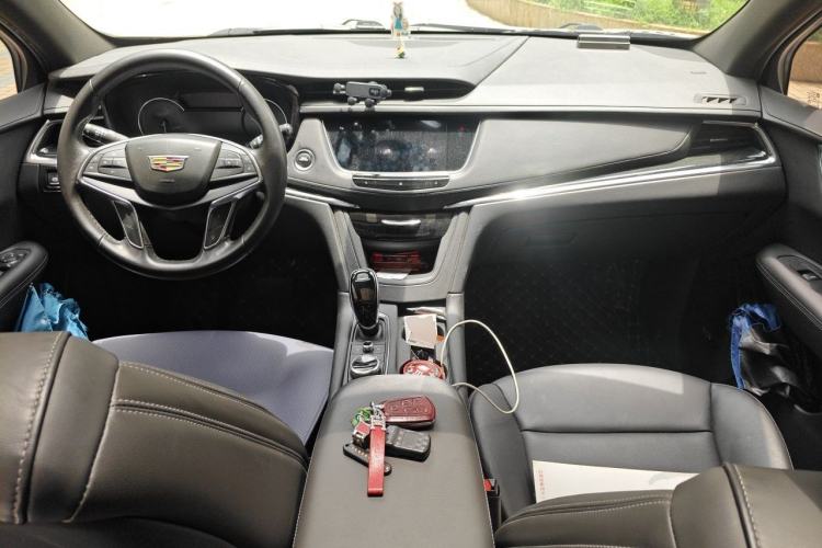 Used Cadillac XT5 2020 Revised Version 28T Luxury Edition Center Console
