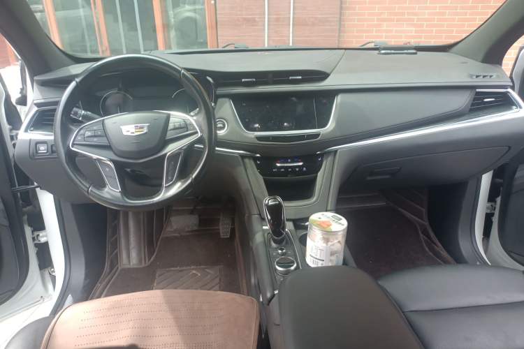 Used Cadillac XT5 2020 Revised Version 28T Luxury Edition Center Console