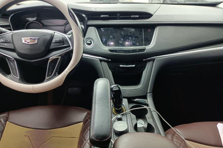 Used Cadillac XT5 2020 Revised Version 28T Luxury Edition Center Console