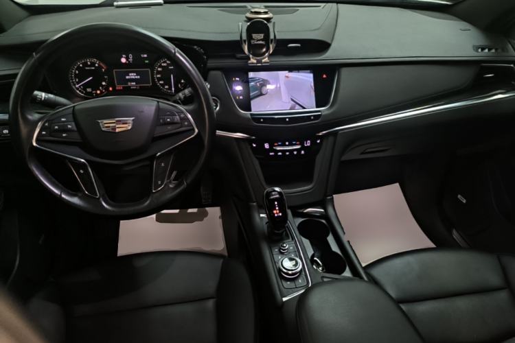 Used Cadillac XT5 2020 Revised Version 28T Luxury Edition Center Console