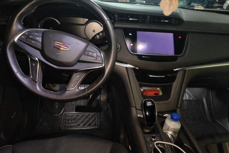 Used Cadillac XT5 2020 28T Luxury Version Center Console