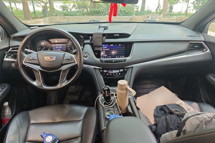 Used Cadillac XT5 2020 Revised Version 28T Luxury Edition Center Console