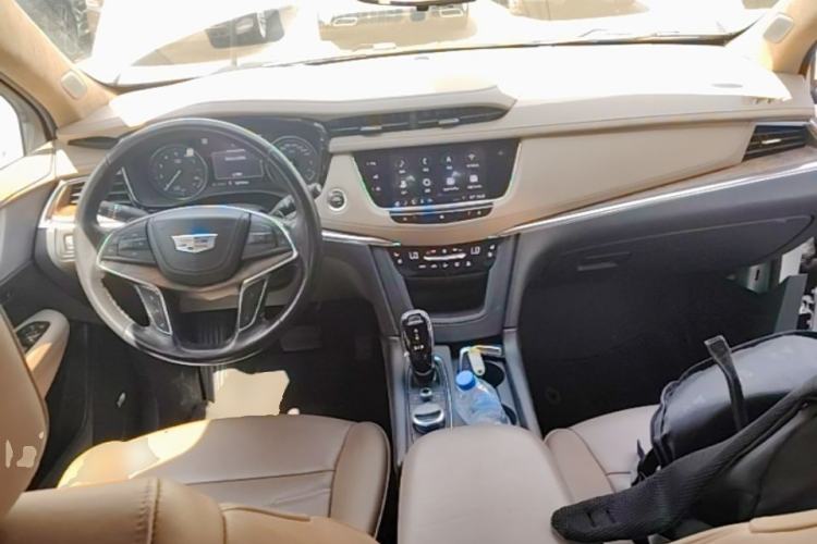 Used Cadillac XT5 2020 28T 4x4 Platinum Sport Edition Center Console