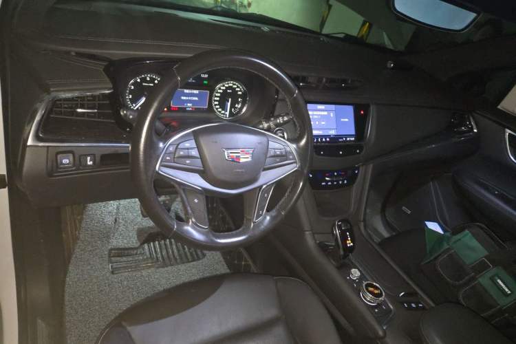 Used Cadillac XT5 2020 28T Luxury Version Center Console