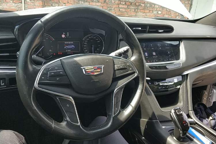 Used Cadillac XT5 2020 28T Luxury Version Center Console