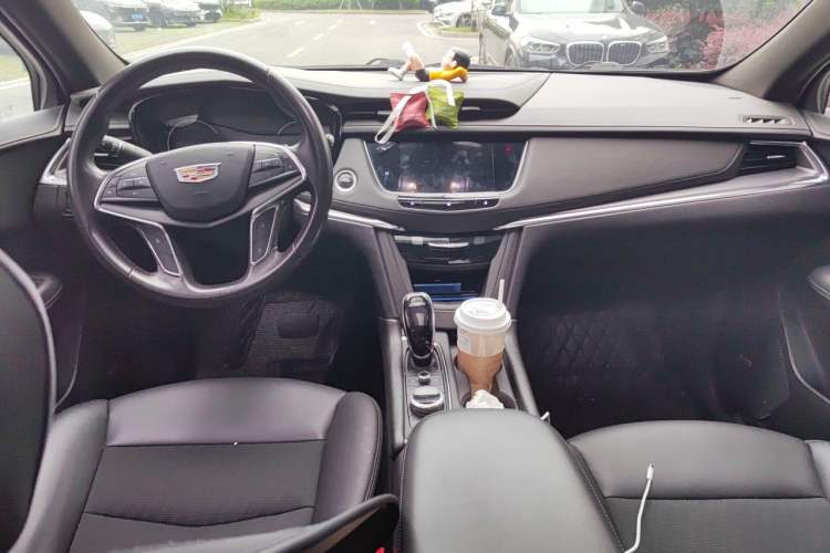 Used Cadillac XT5 2020 28T Tech Edition Center Console