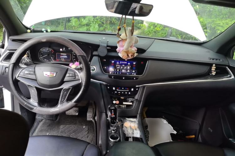 Used Cadillac XT5 2020 Revised Version 28T Luxury Edition Center Console
