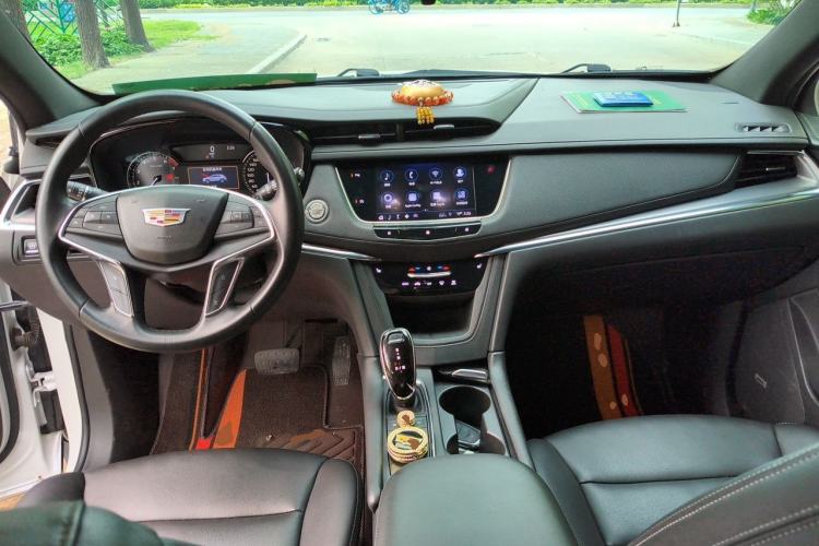 Used Cadillac XT5 2020 28T Four-Wheel Drive Tech Version Center Console