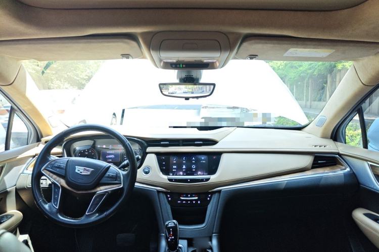 Used Cadillac XT5 2020 28T 4x4 Platinum Sport Edition Center Console