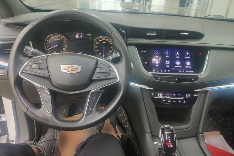 Used Cadillac XT5 2020 Revised Version 28T Luxury Edition Center Console