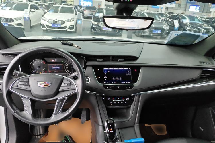 Used Cadillac XT5 2020 28T Luxury Version Center Console