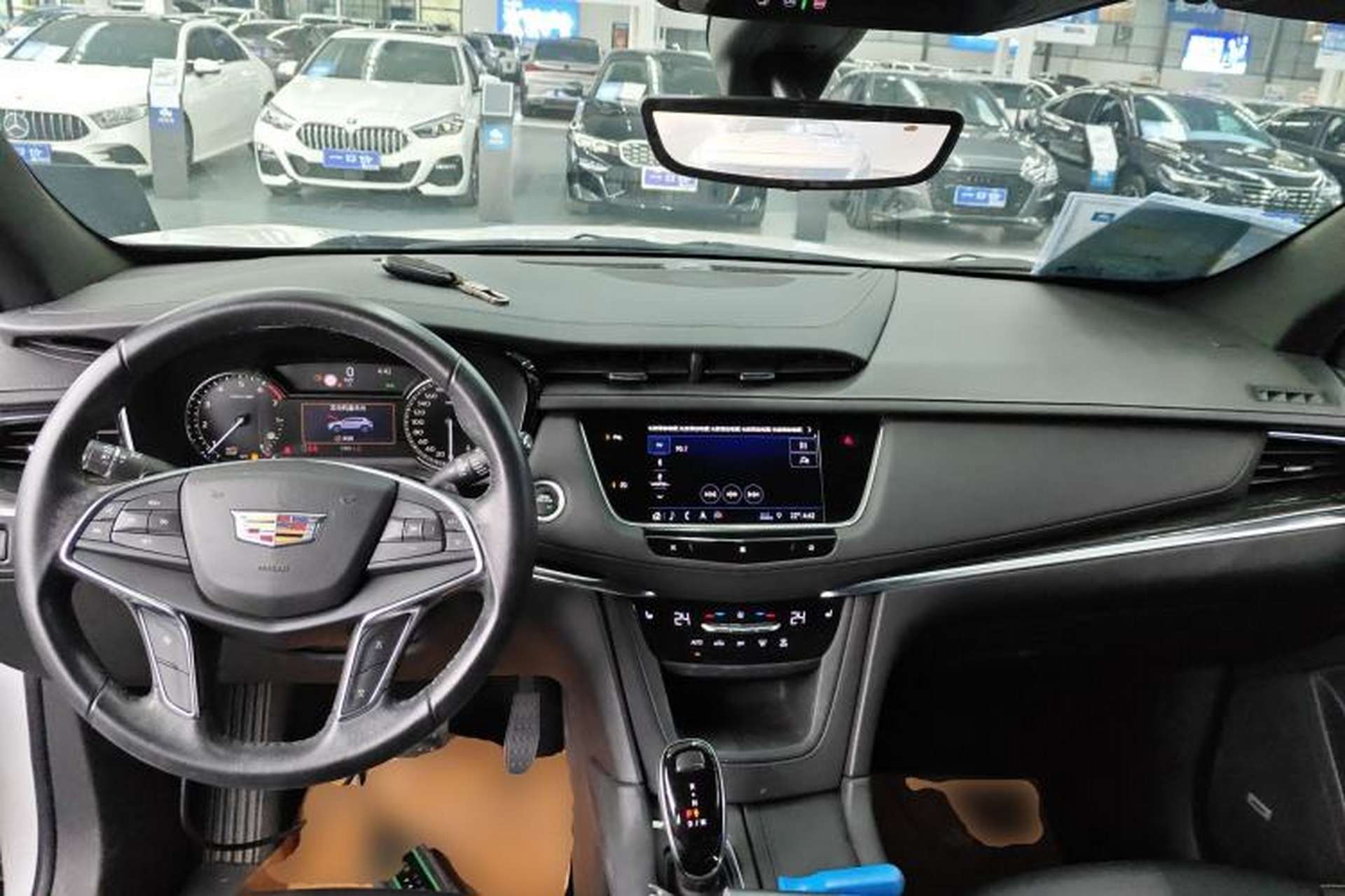 Used Cadillac XT5 2020 28T Luxury Version Center Console