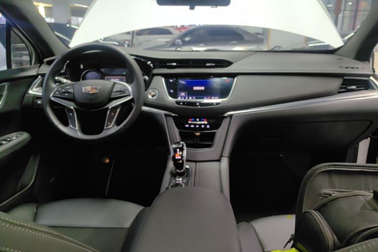 Used Cadillac XT5 2020 28T Tech Edition Center Console