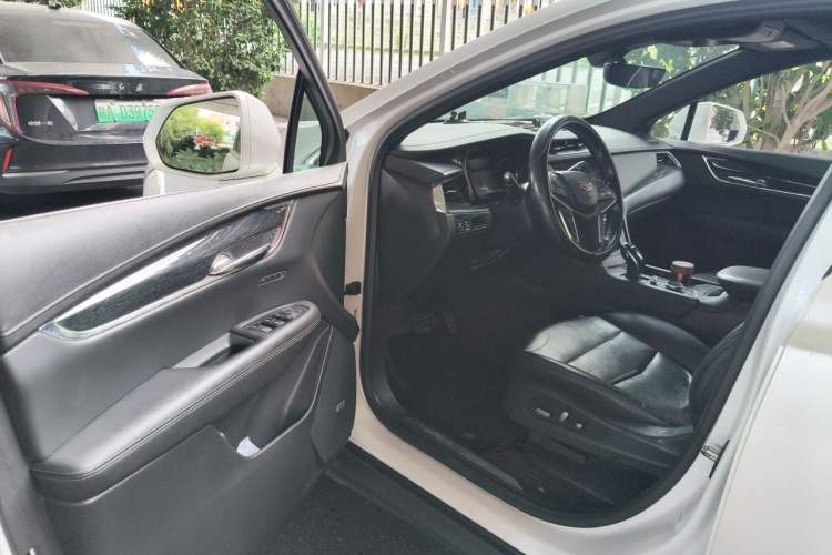 Used Cadillac XT5 2020 28T Luxury Version Driver Seat