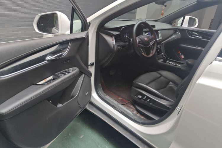 Used Cadillac XT5 2020 28T Luxury Version Driver Seat