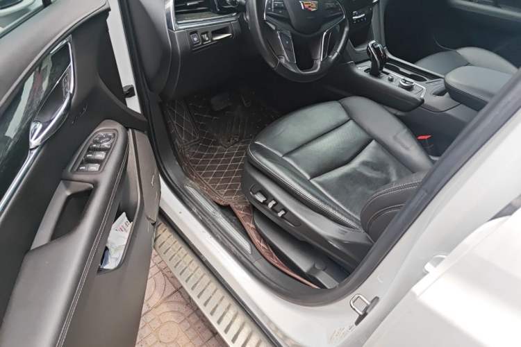 Used Cadillac XT5 2020 28T Luxury Version Driver Seat