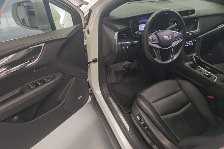 Used Cadillac XT5 2020 Revised Version 28T Luxury Edition Driver Seat
