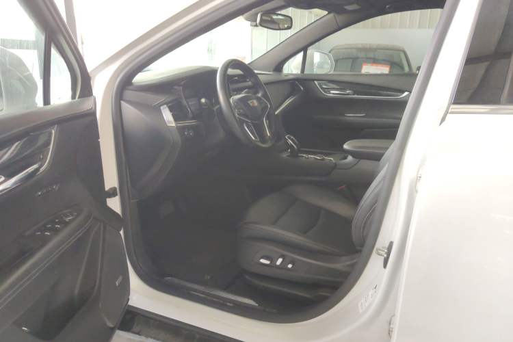Used Cadillac XT5 2020 28T Luxury Version Driver Seat