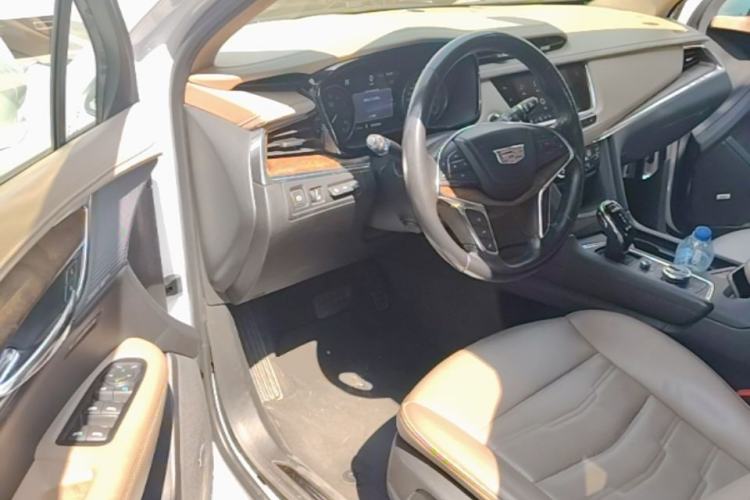 Used Cadillac XT5 2020 28T 4x4 Platinum Sport Edition Driver Seat