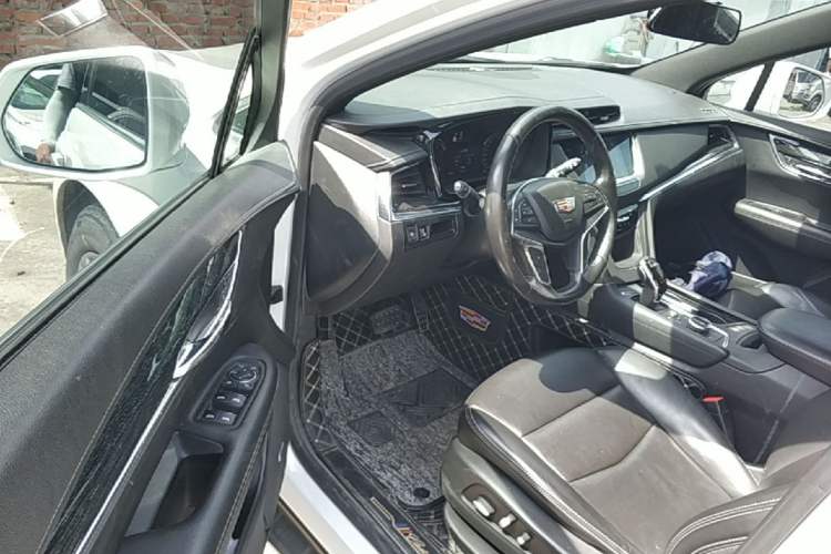 Used Cadillac XT5 2020 28T Luxury Version Driver Seat