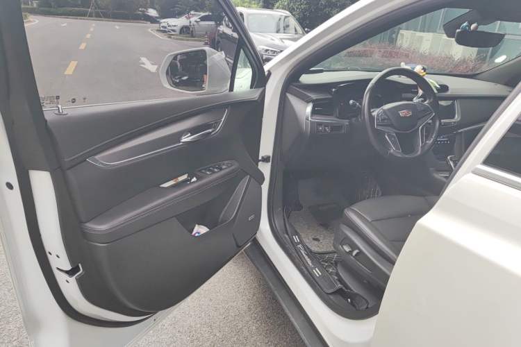 Used Cadillac XT5 2020 28T Tech Edition Driver Seat
