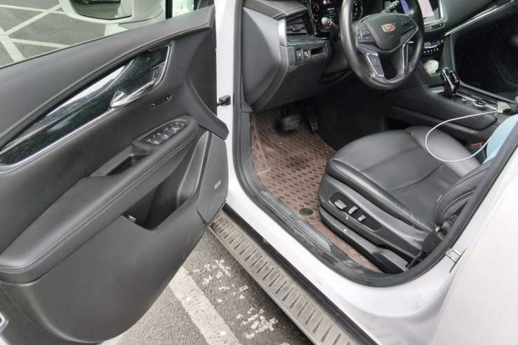 Used Cadillac XT5 2020 28T Luxury Version Driver Seat