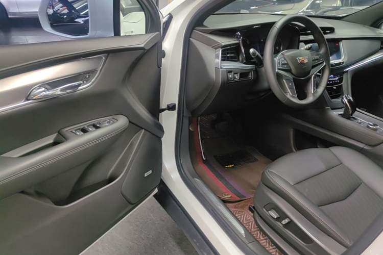 Used Cadillac XT5 2020 28T Tech Edition Driver Seat