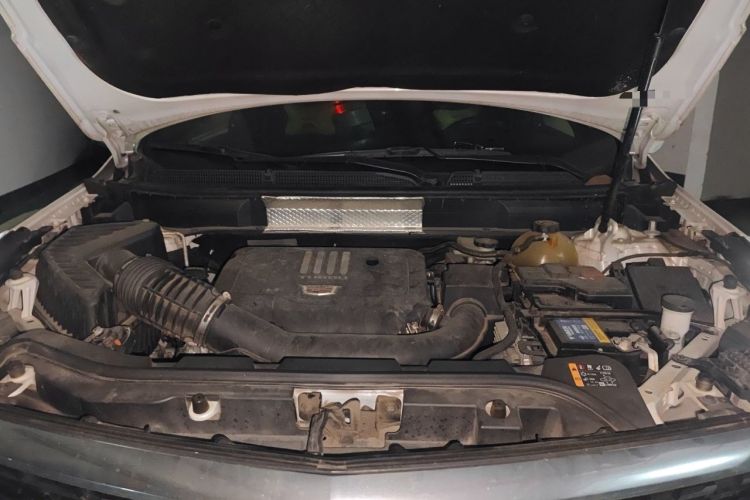 Used Cadillac XT5 2020 28T Luxury Version Engine Bay