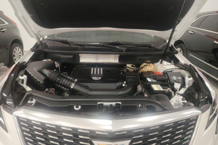 Used Cadillac XT5 2020 28T Tech Edition Engine Bay