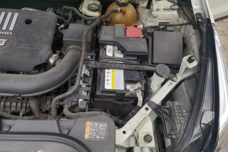 Used Cadillac XT5 2020 28T Four-Wheel Drive Tech Version Engine Bay Left