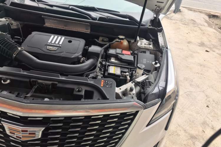 Used Cadillac XT5 2020 28T Luxury Version Engine Bay Left