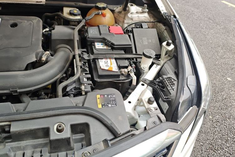 Used Cadillac XT5 2020 28T Luxury Version Engine Bay Left