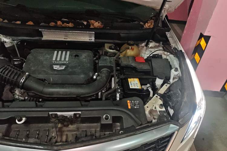 Used Cadillac XT5 2020 28T Luxury Version Engine Bay Left