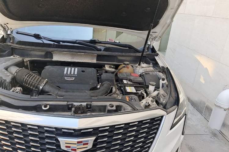 Used Cadillac XT5 2020 28T Luxury Version Engine Bay Left