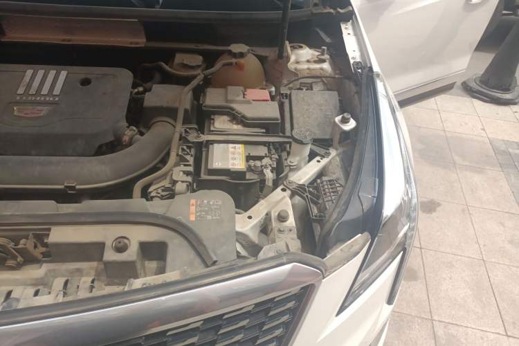 Used Cadillac XT5 2020 Revised Version 28T Luxury Edition Engine Bay Left
