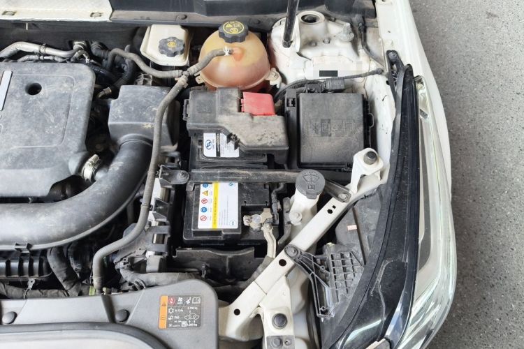 Used Cadillac XT5 2020 28T Luxury Version Engine Bay Left